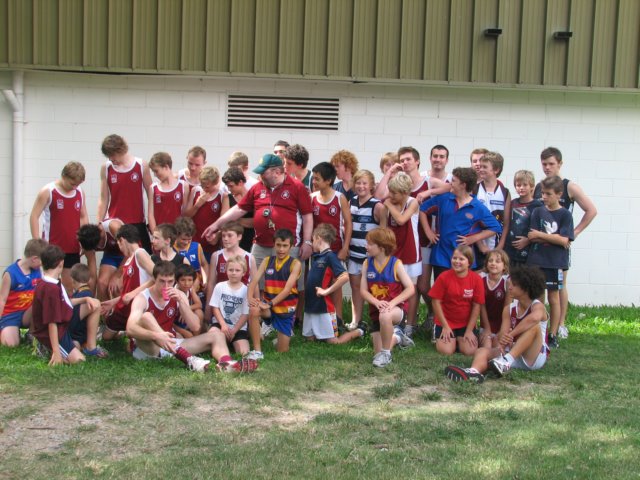 yr33_group001.jpg